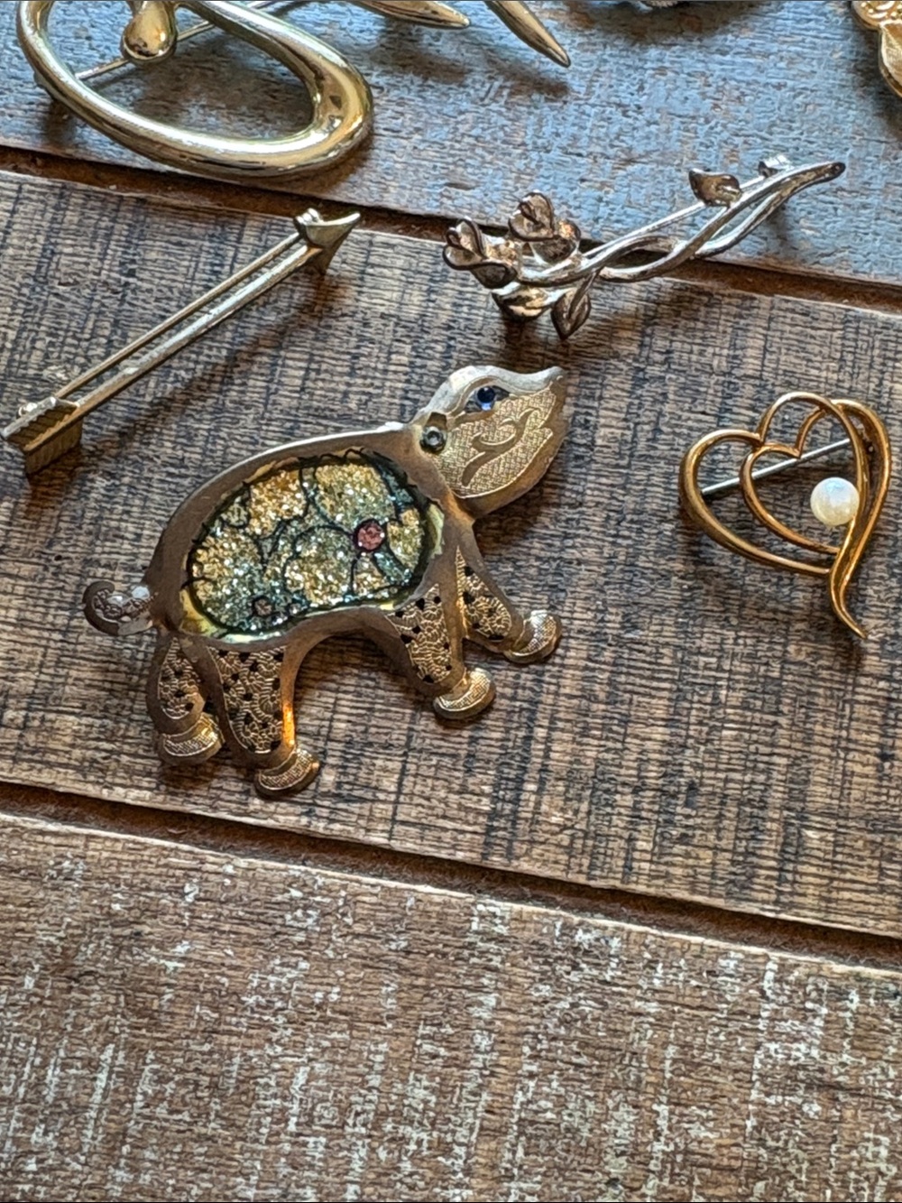 Mixed Vintage Pins and Brooches - Gold & Silver Tones - Picture 2 of 7
